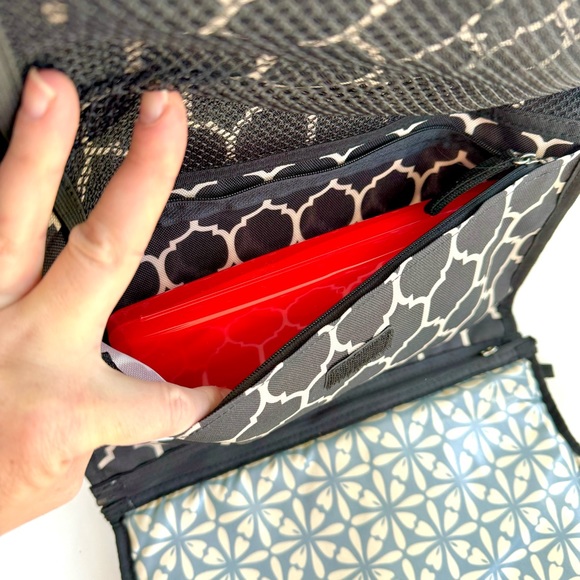 Skip Hop Pronto Baby Portable Changing Station & Diaper Changing Pad Clutch Onyx - Picture 5 of 16